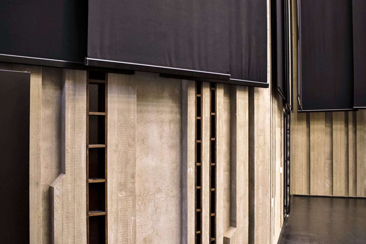 Screen blinds